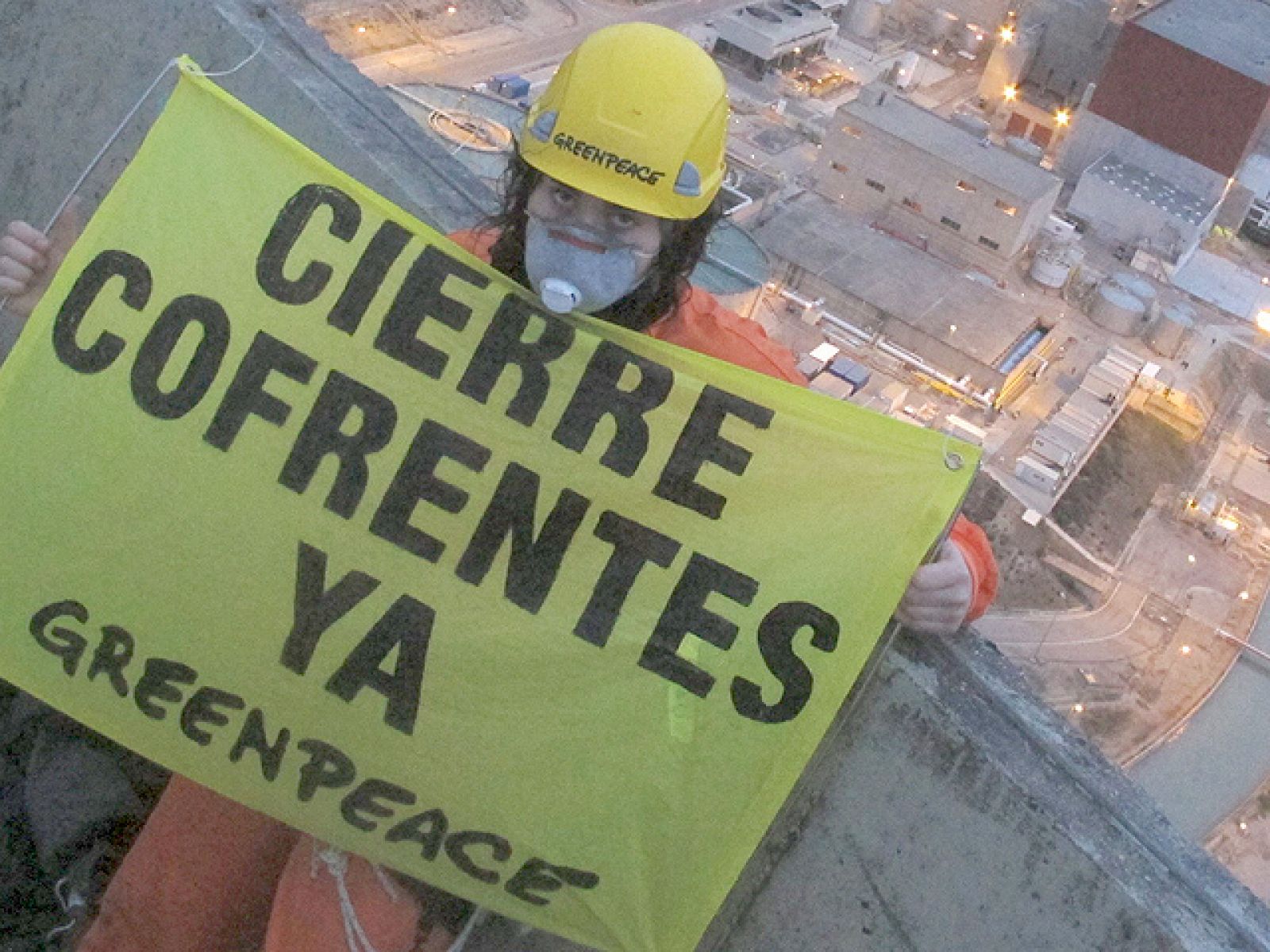 Una de los 16 activistas que entró en la central de Cofrentes.