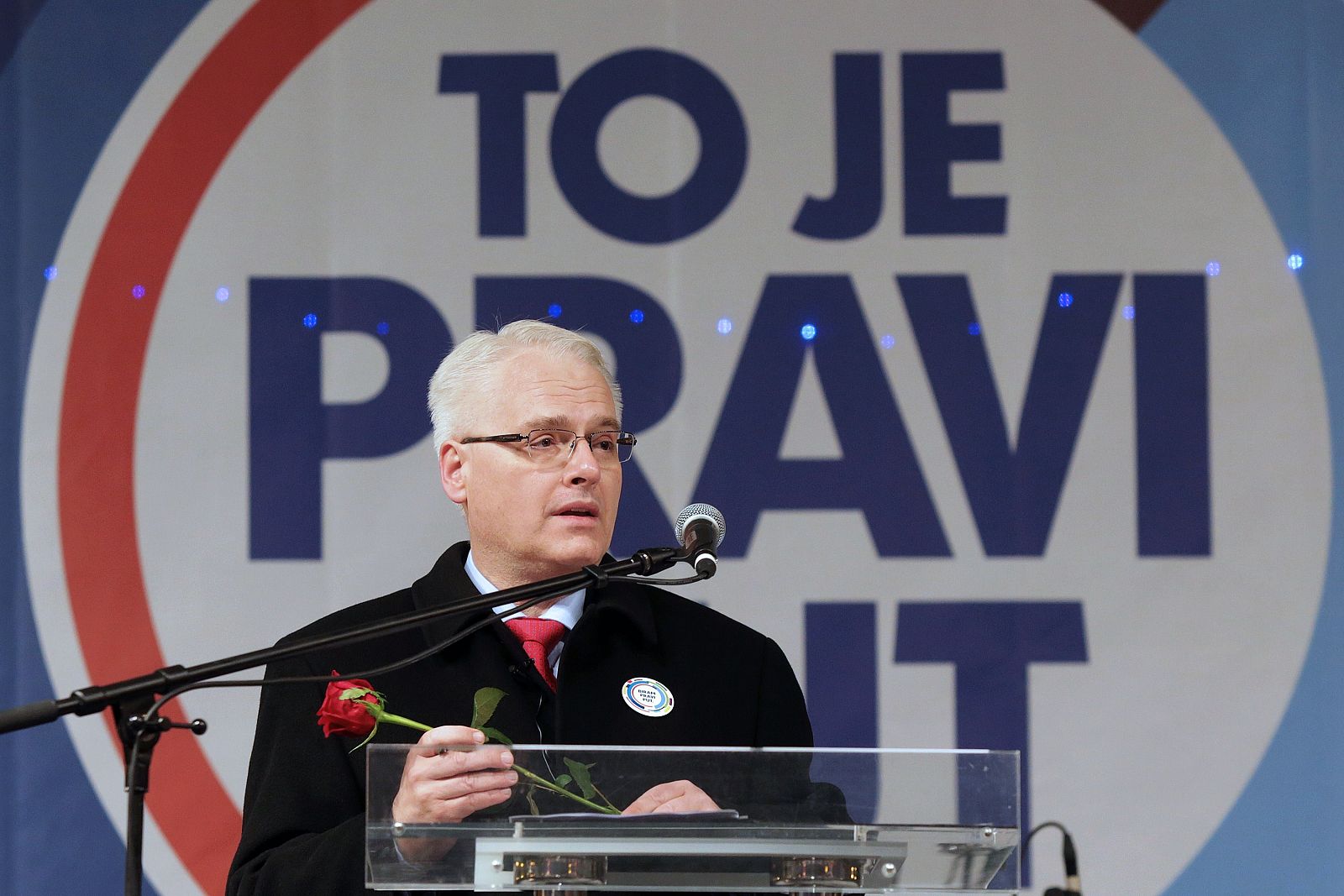 Fotografía de archivo del presidente croata, Ivo Josipovic, habla durante un mitin preelectoral en Zagreb