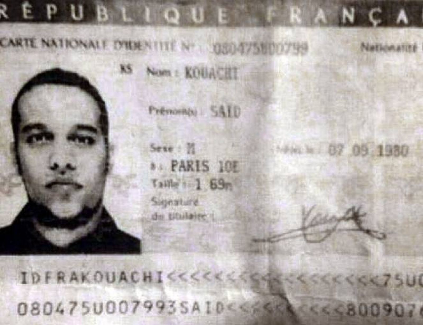 Imagen facilitada por la policía francesa a la agencia AFP en la que se muestra una reproducción de la identificación de Said Kouachi