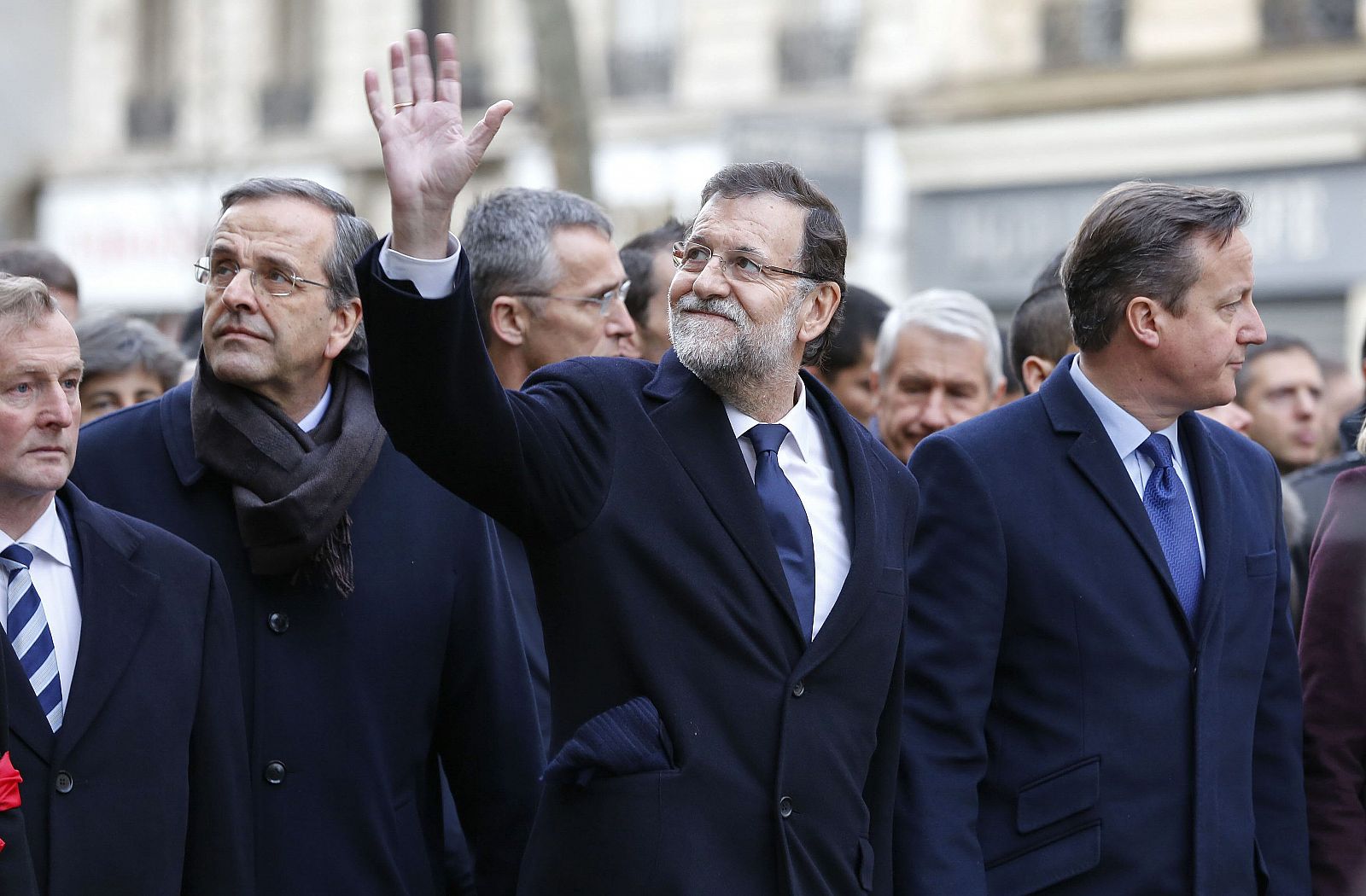 Rajoy y Samarás (i) acordaron la visita a Grecia en la manifestación de París