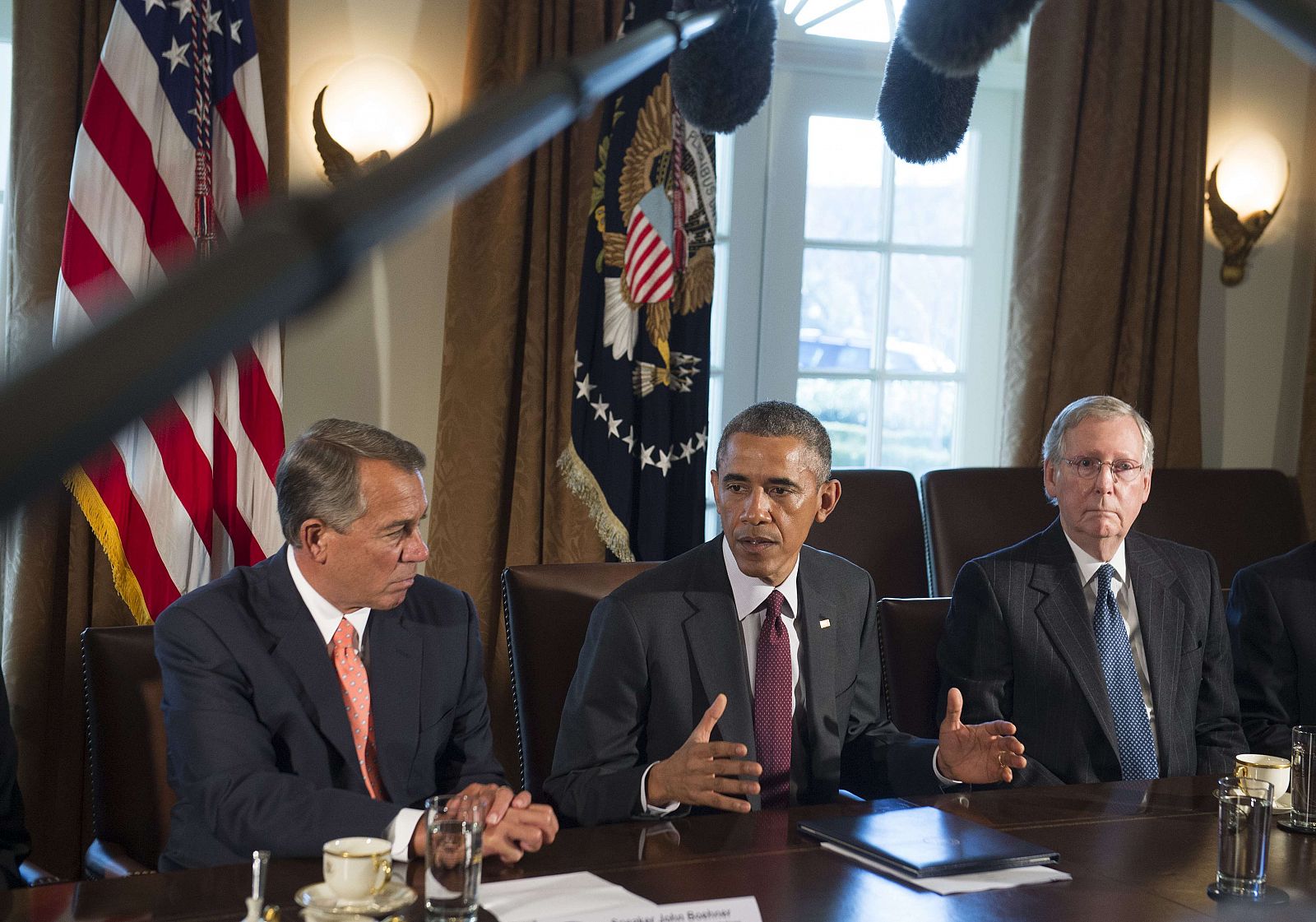 El presidente de EEUU, Barack Obama, habla a los líderes del Congreso en la Casa Blanca.