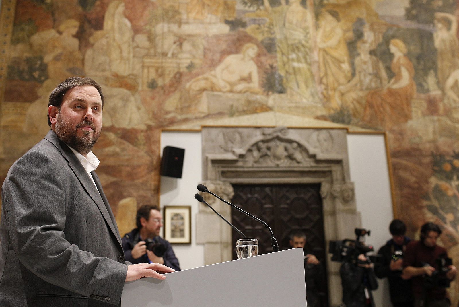 El presidente de ERC, Oriol Junqueras, durante la comparecencia que ha celebrado en el Palau de la Generalitat.