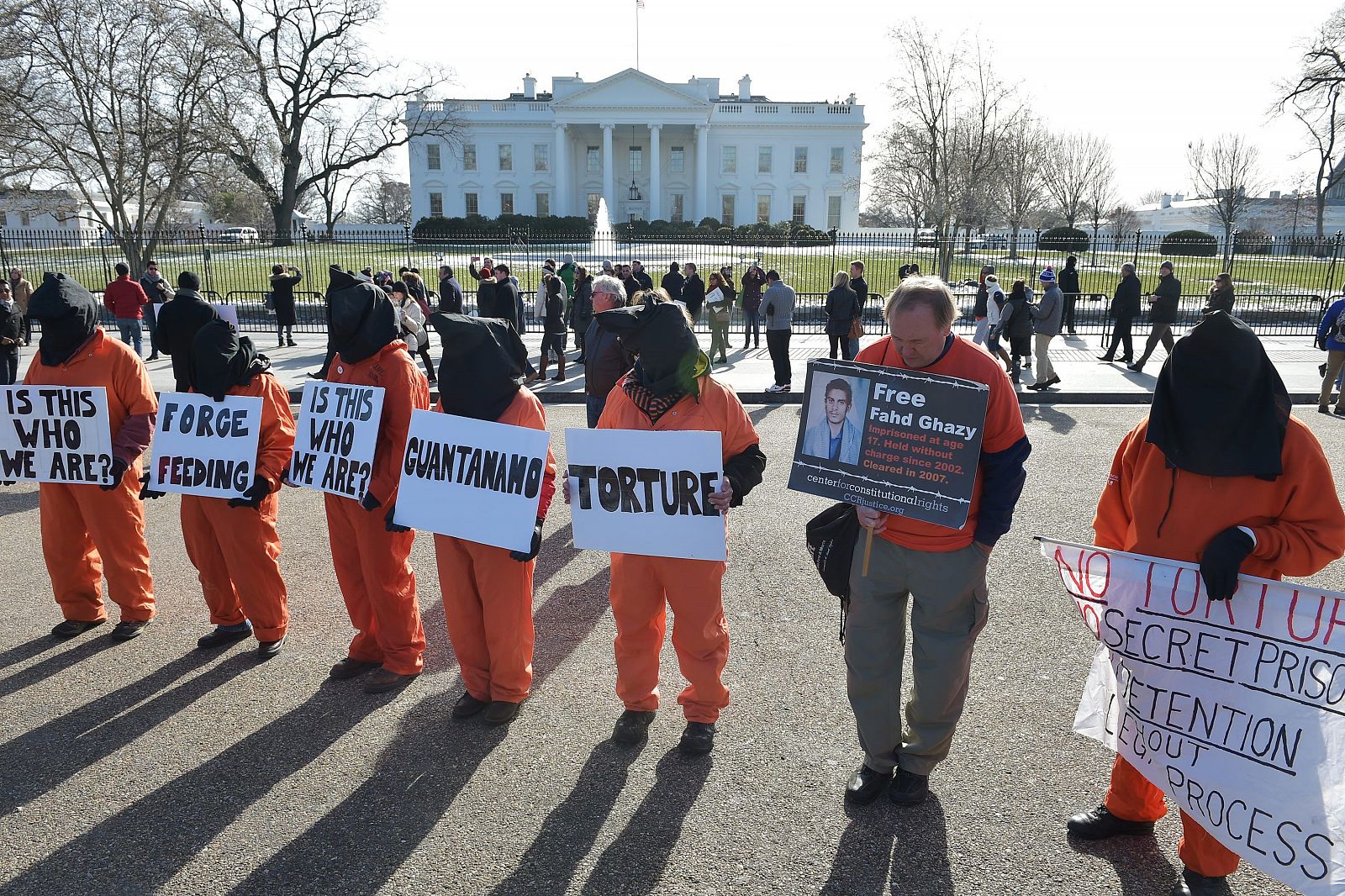 Protesta contra la prisión de Guantánamo delante de la Casa Blanca, el 11 de enero