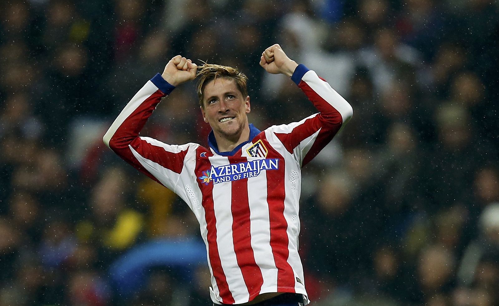 Torres celebra su doblete en el Bernabéu.