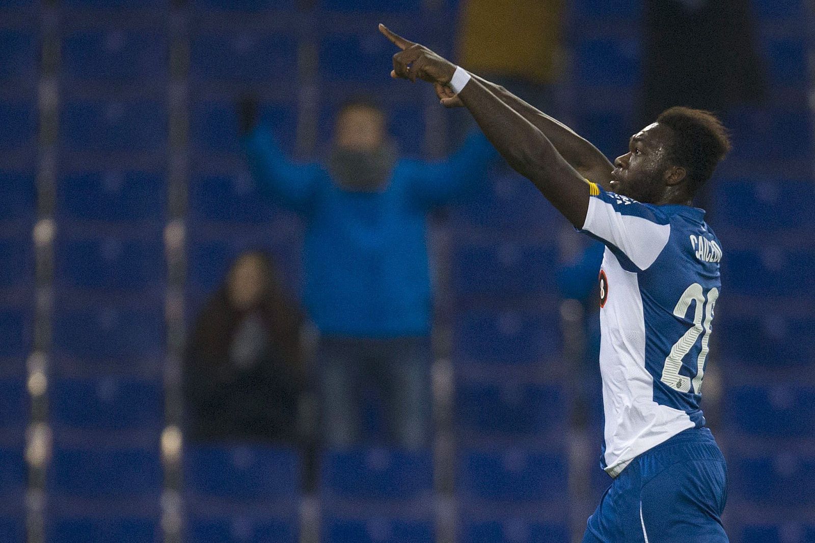 El delantero ecuatoriano del RCD Espanyol, Felipe Salvador Caicedo, celebra su gol