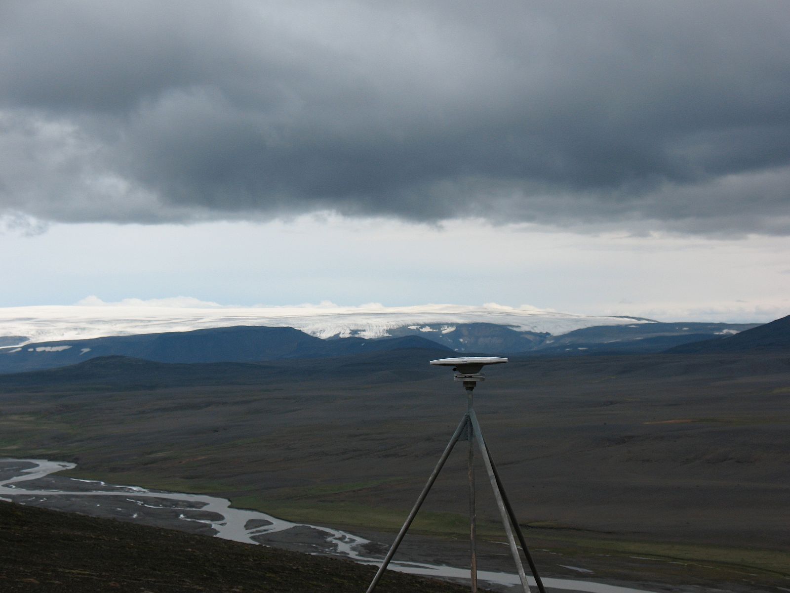 Uno de los receptores de datos por satélite usados por los geocientíficos en Islandia.