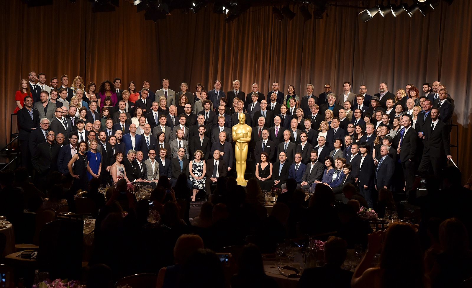 Foto de familia de los nominados a la 87 edición de los Oscar en el tradicional almuerzo que ofrece la Academia del Cine de Hollywood en Beverly Hills, California.