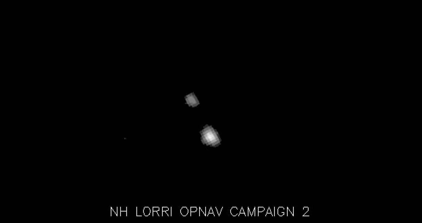 Imagen de Plutón y de su luna Caronte tomada por la nave New Horizons.