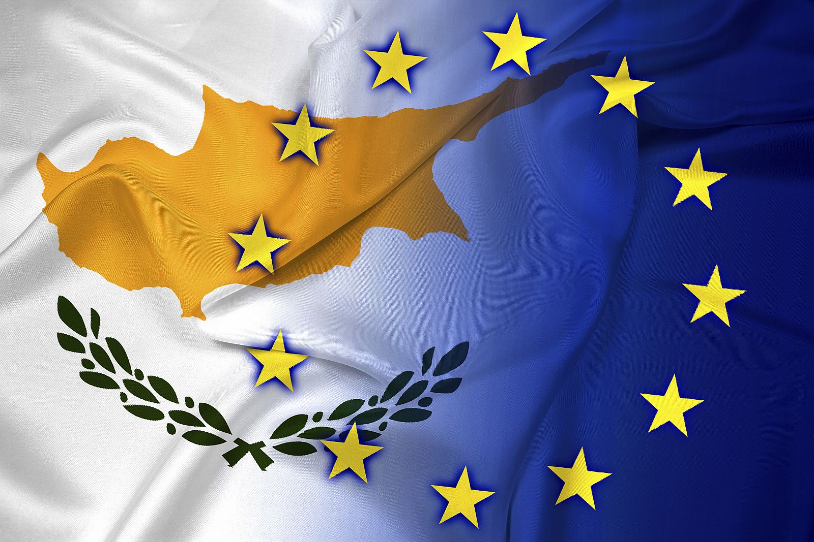 Fotomontaje con las banderas de Chipre y de la Unión Europea