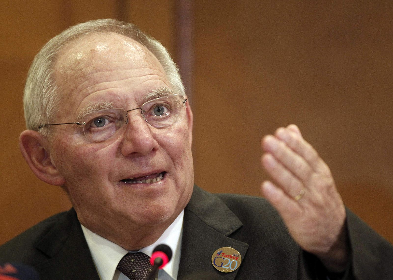Schäuble advierte a Grecia que no habrá más entregas del rescate si no cumplen las condiciones