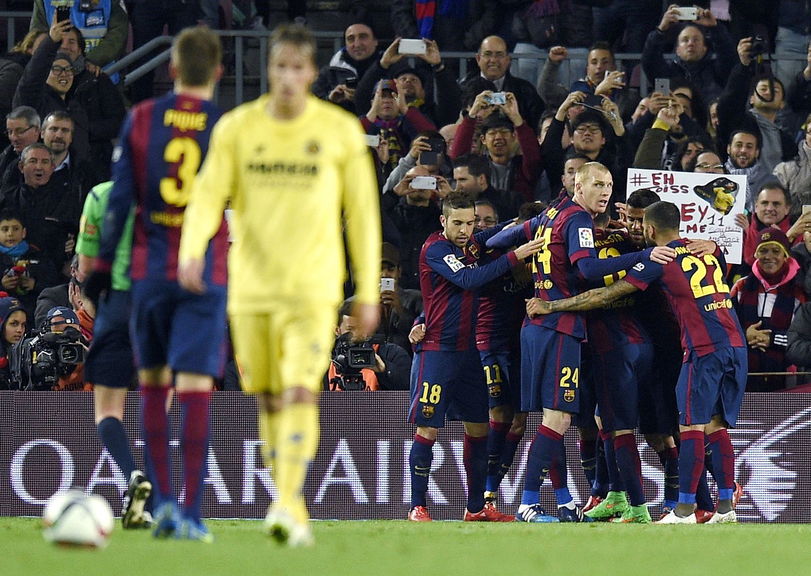 Los jugadores del Barça celebran el primer gol del equipo, obra de Messi.