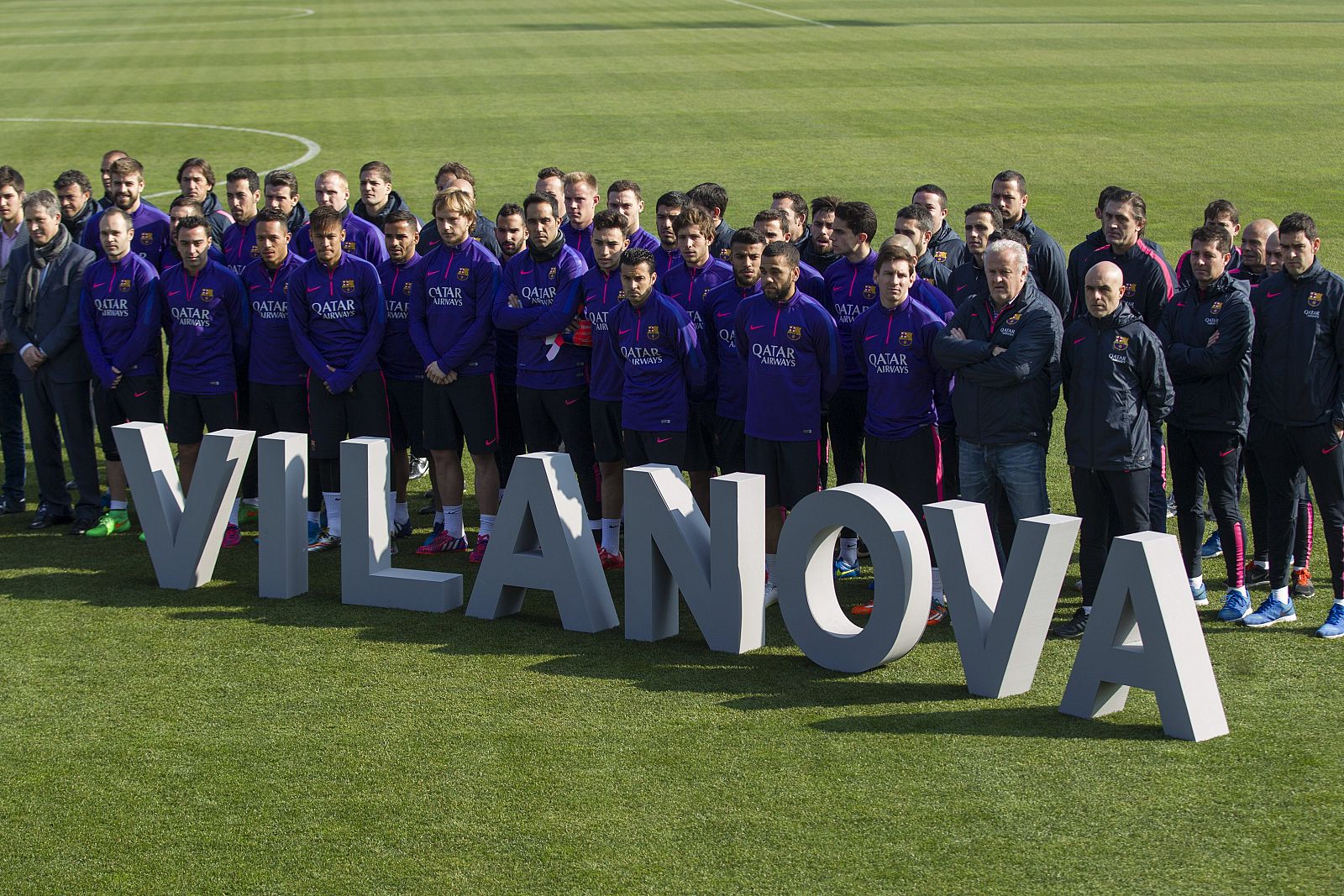 Foto de familia del FC Barcelona durante el acto de cambio de nombre del campo número uno de la Ciudad Deportiva de Sant Joan Despí