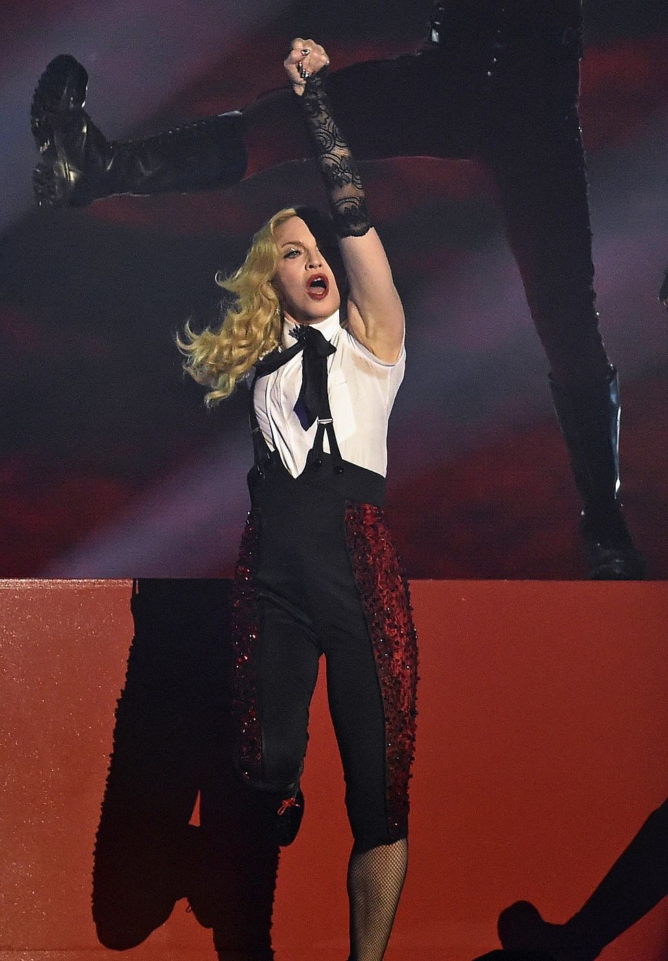 Madonna durante su actuación en la gala de los premios Brit