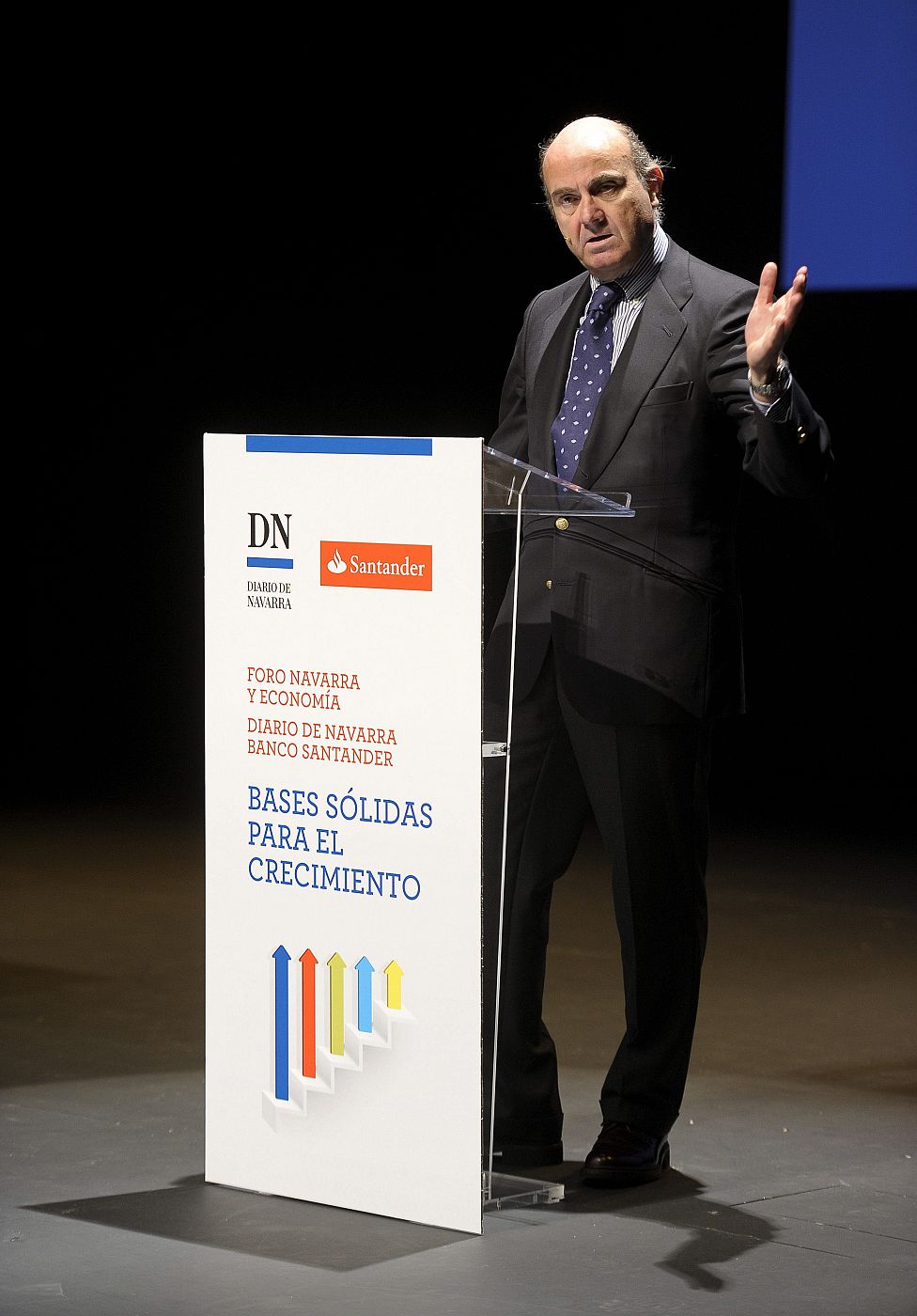 El ministro de Economía y Competitividad, Luis de Guindos, durante su intervención este lunes en el foro de economía celebrado en Pamplona.