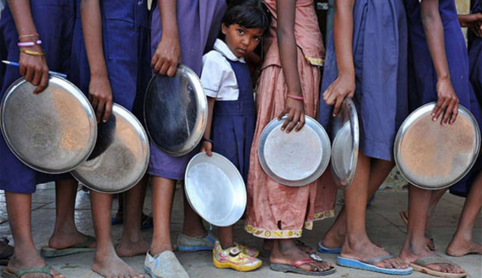  India es la mayor democracia y el país con más hambrientos del mundo. 