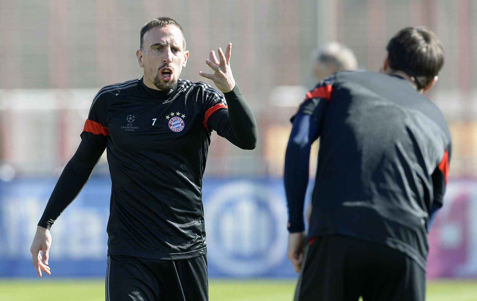 Ribery, junto a Xabi Alonso en un entrenamiento del Bayern.