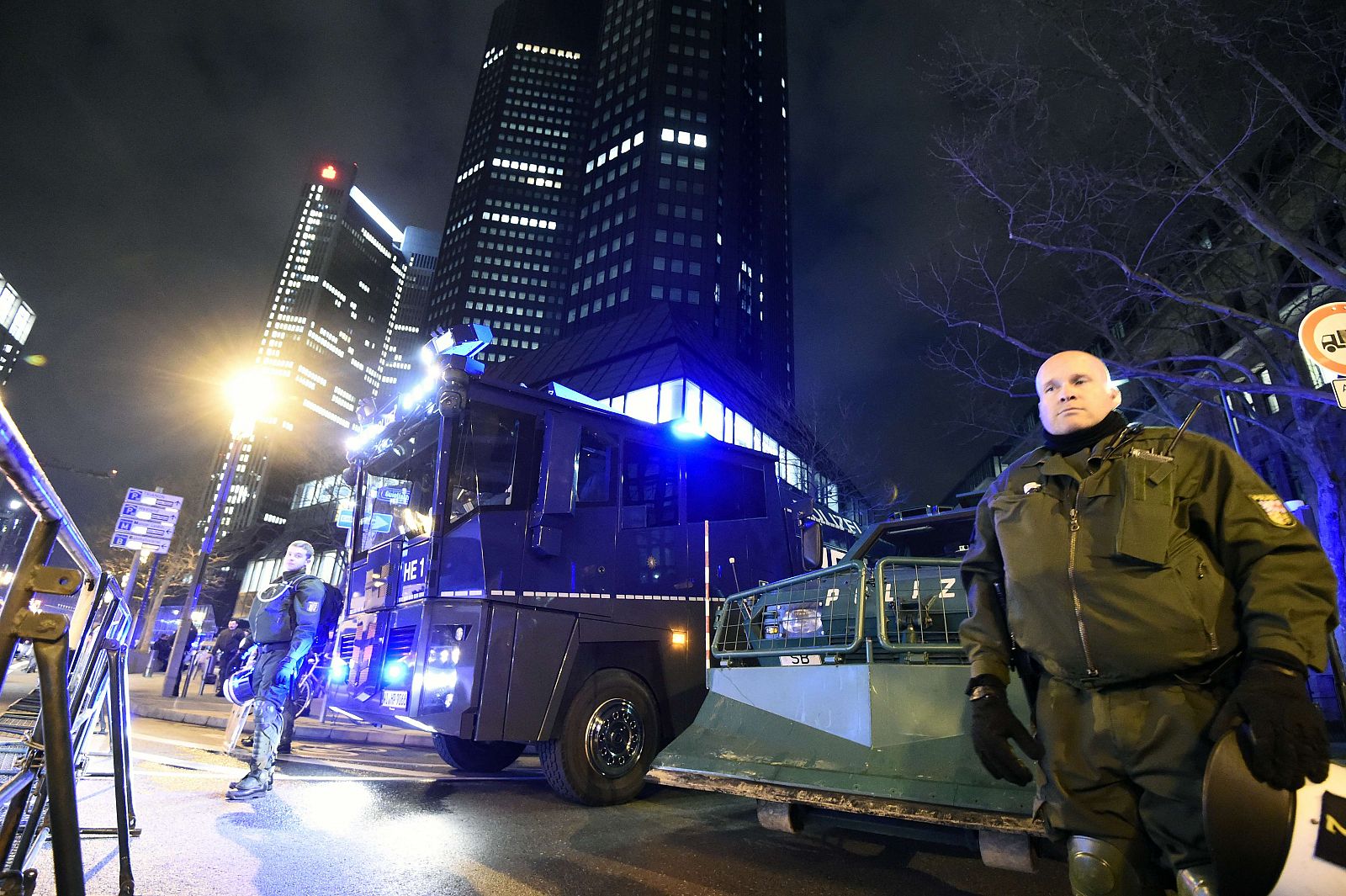 Dispositivo policial ante la nueva sede del BCE, después de los disturbios en Fráncfort