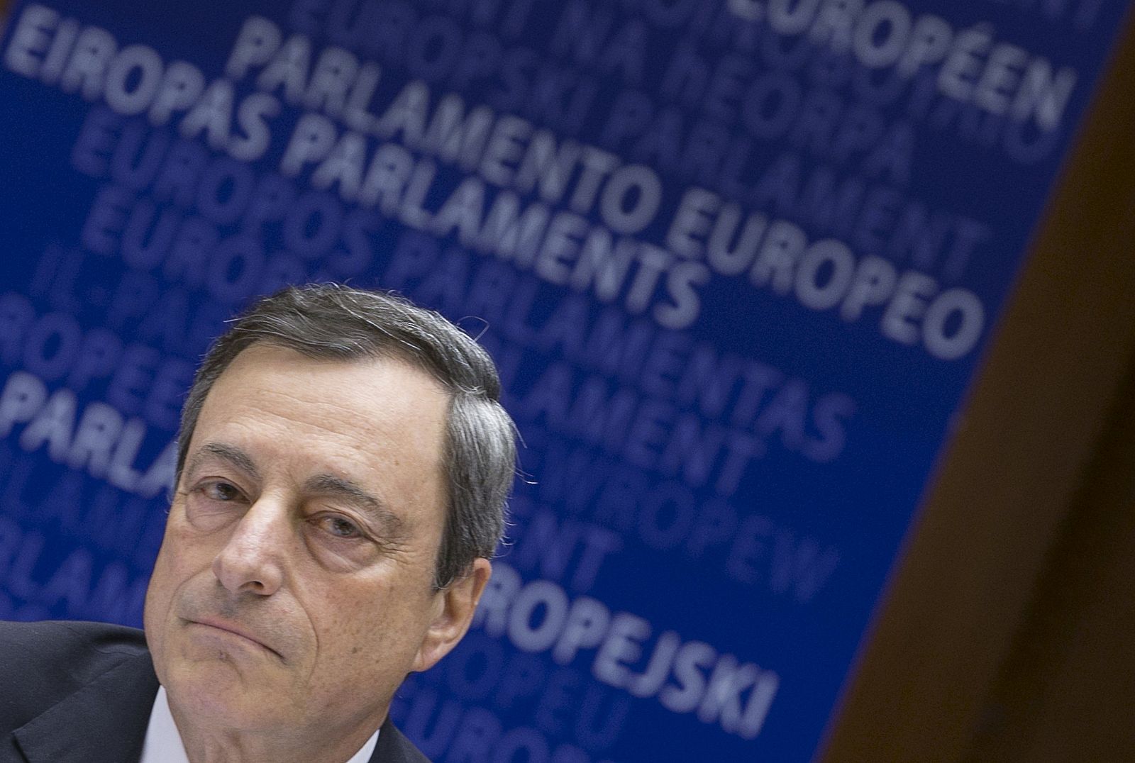 El presidente del BCE, Mario Draghi, comparece ante la comisión de Asuntos Económicos del Parlamento Europeo