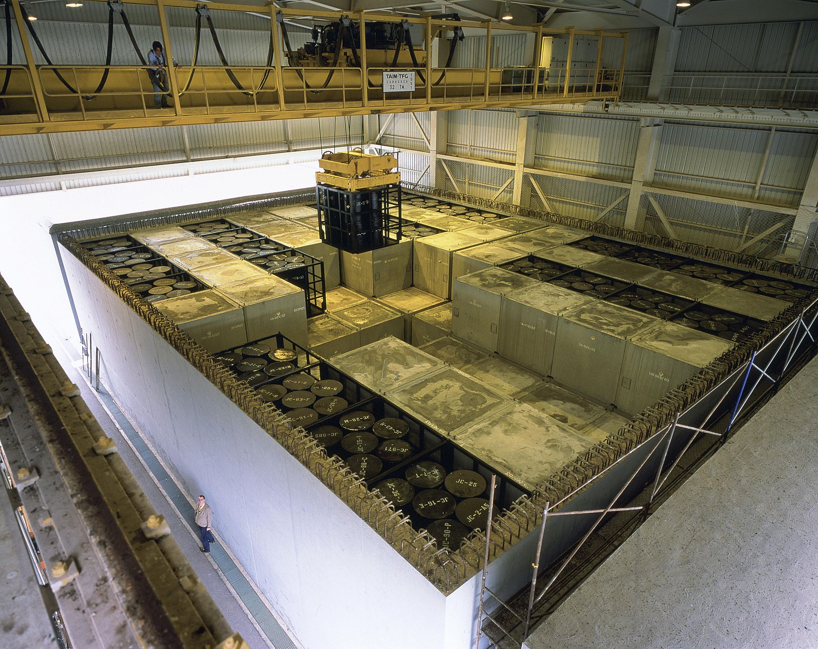 Interior de la celda de almacenamiento de residuos radioactivos en El Cabril