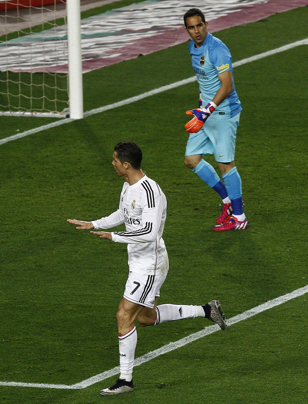 Cristiano pidió calma a los aficionados del Barça tras anotar el 1-1 ante el Barça en el 'Clásico'.