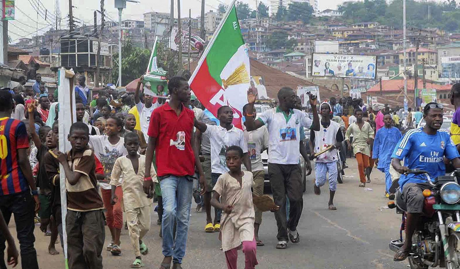 Nigerianos celebran la victoria en las elecciones de Muhammadu Buhari en Ibadan