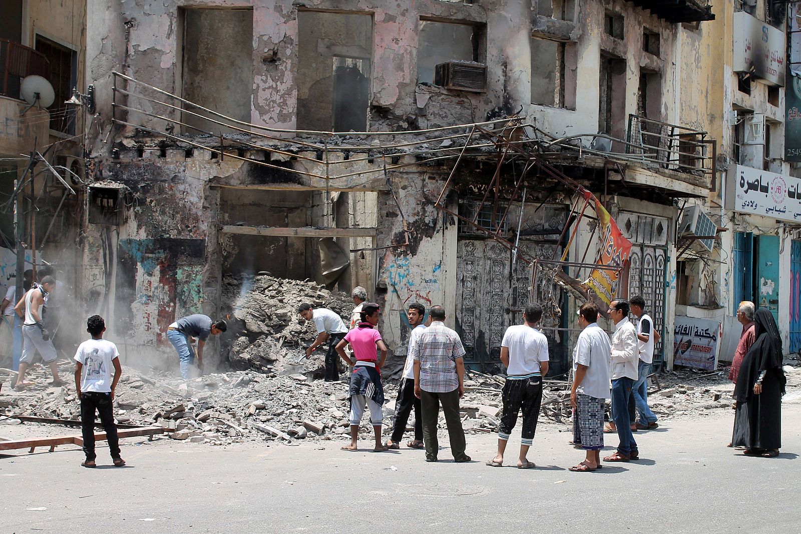 Edificio dañado por los bombardeos de los hutíes en Adén, Yemen