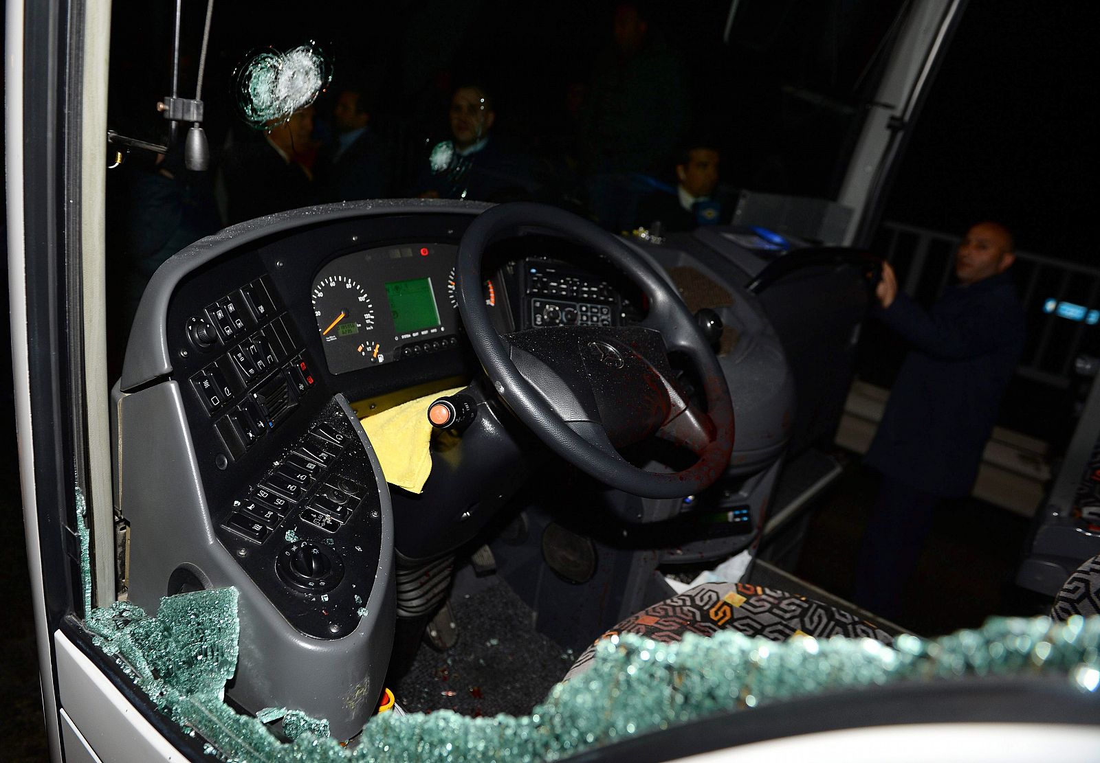 Estado en el que quedó el autobús después del tiroteo.