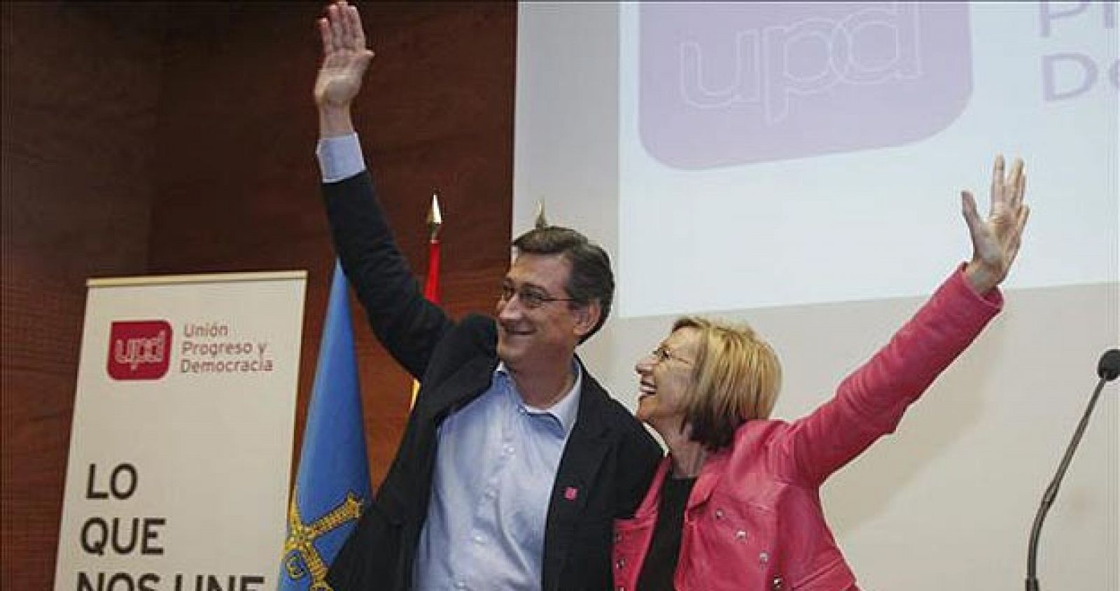 Ignacio Prendes (izq), único diputado de UPyD en Asturias, junto a Rosa Díez en 2012