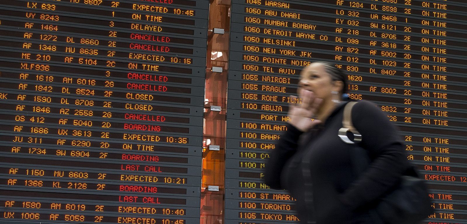 CIENTOS DE VUELOS CANCELADOS POR LA HUELGA FRANCESA