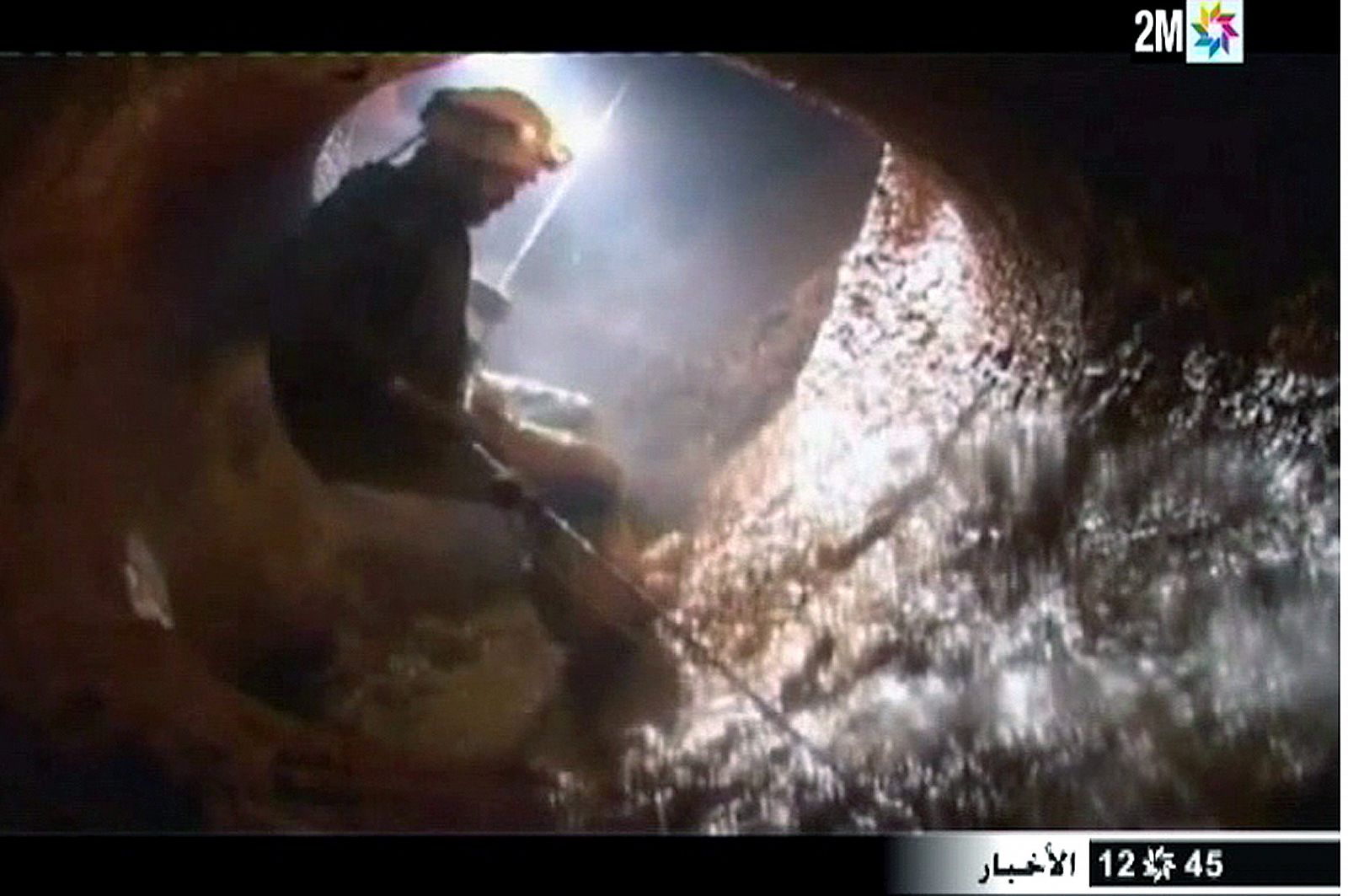 Imagen capturada de la televisión marroquí 2MTV de un miembro de los equipos especiales durante el rescate