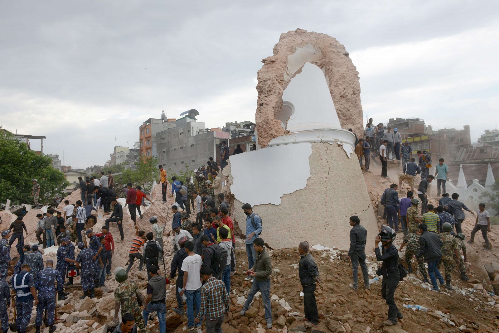 La histórica torre Darahara en Katmandú, destruida tras el terremoto