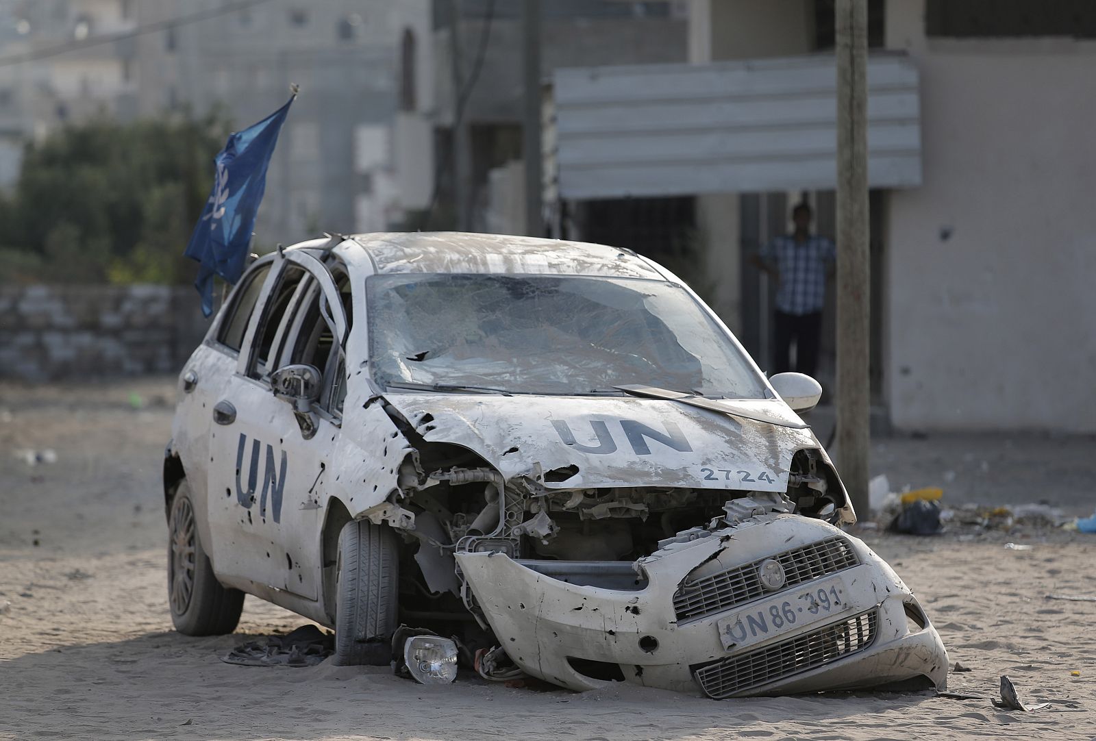 Coche de la ONU dañado por un bombardeo de Israel en Gaza en julio de 2014.