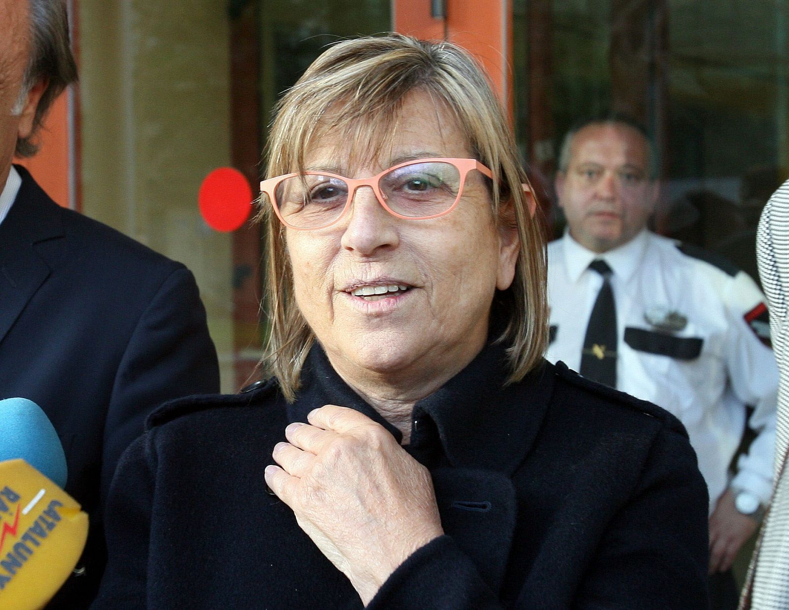 La primera teniente de alcalde de Reus, Teresa Gomis, a la salida de los juzgados de la ciudad tras declarar por el caso Innova sobre la gestión de la sanidad pública en esta localidad tarraconense.