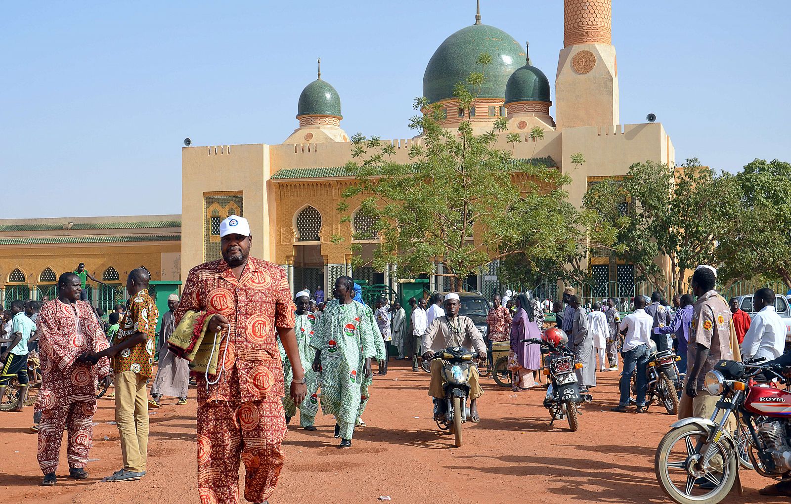 Salida de la oración de la mezquita de Niamey