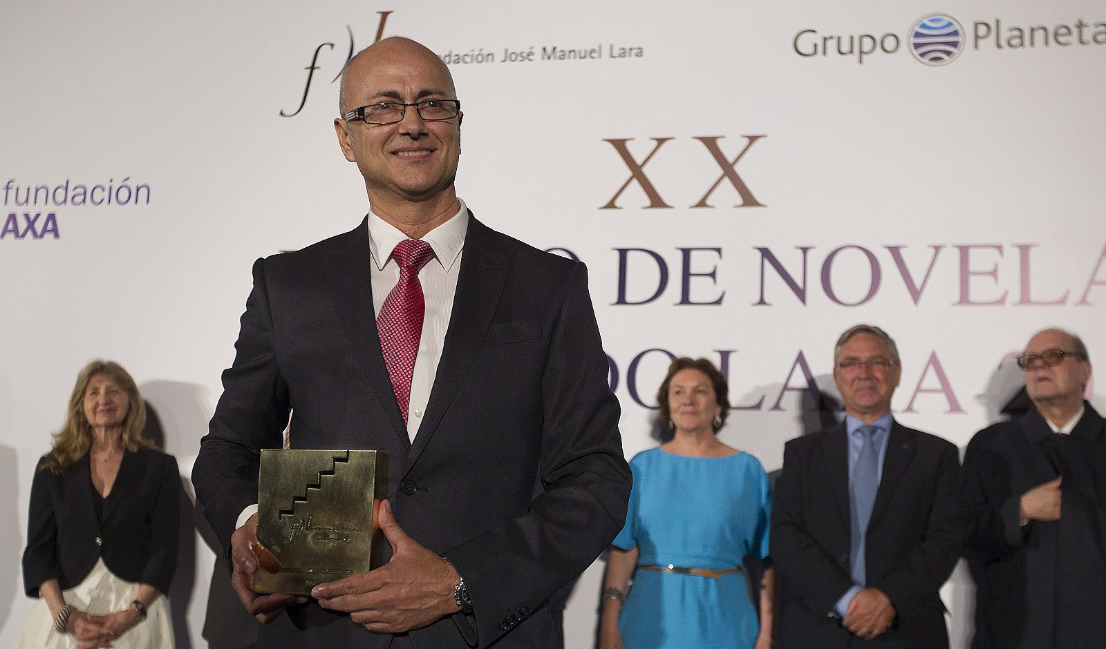 El escritor jienense Antonio Garrido,  ganador de la vigésima edición del premio de novela Fernando Lara, dotado con 120.000 euros, con la novela titulada "El último paraíso".
