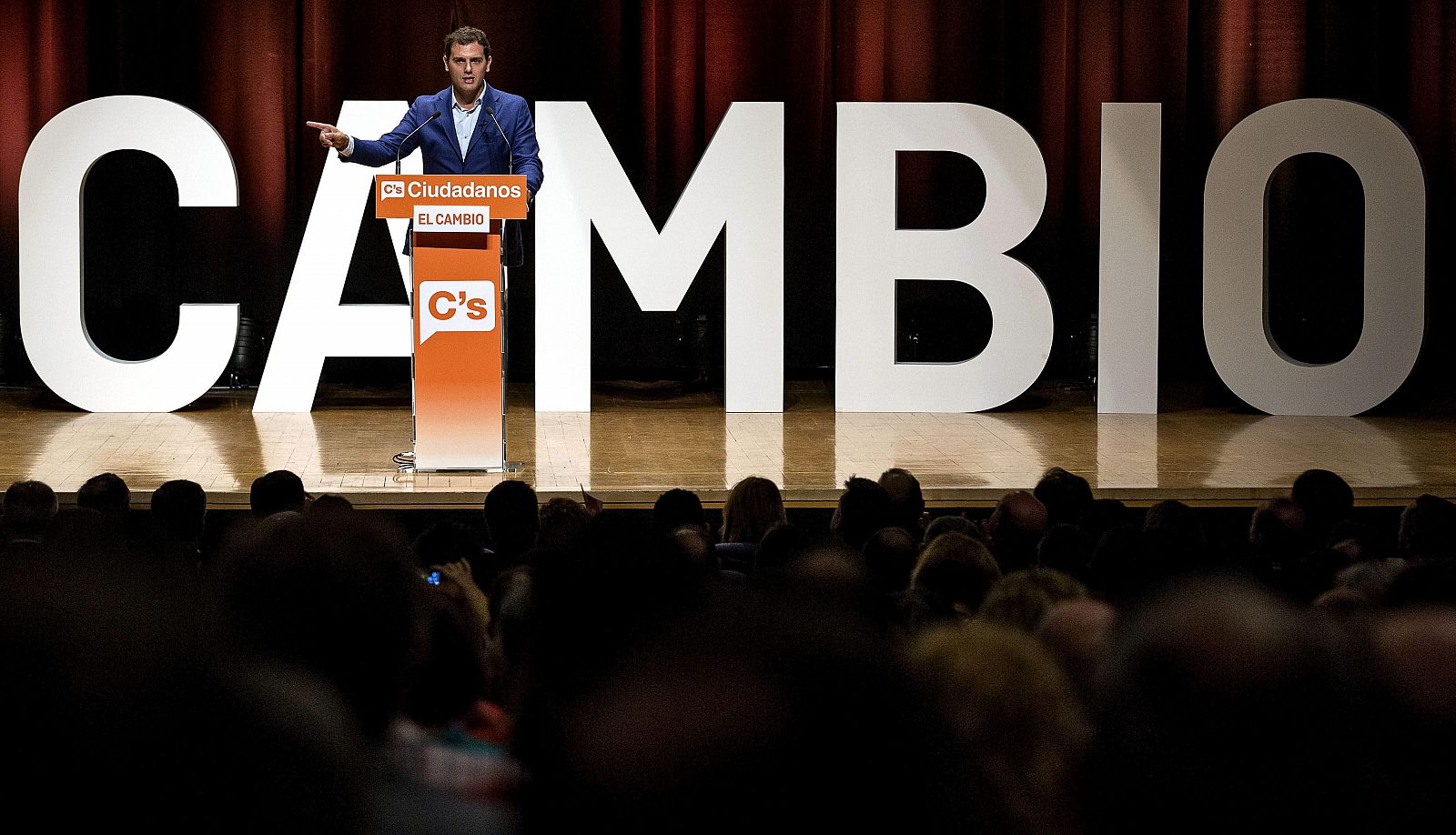 El presidente de Ciudadanos, Albert Rivera, durante su intervención en un mitin de su partido celebrado en Valencia
