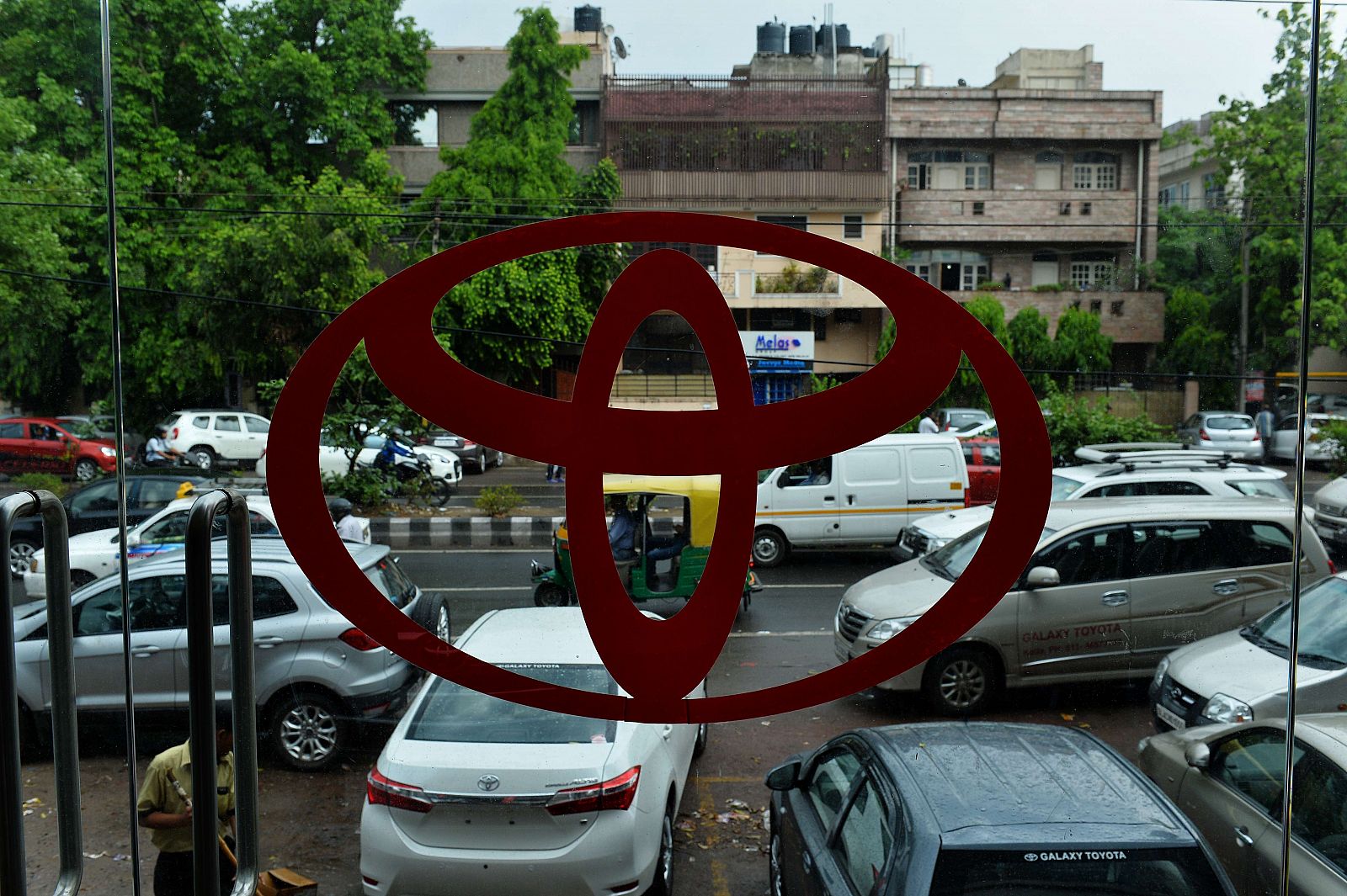 Un concesionario de Toyota en Nueva Delhi