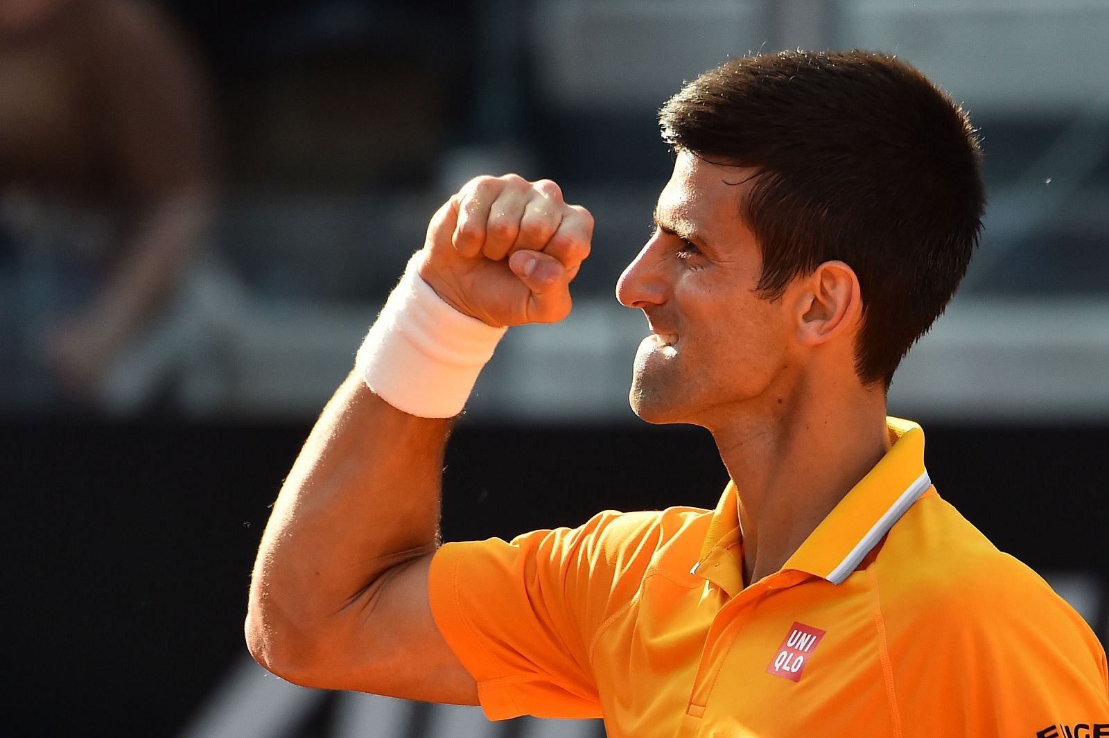Djokovic celebra su victoria ante Federer en Roma.