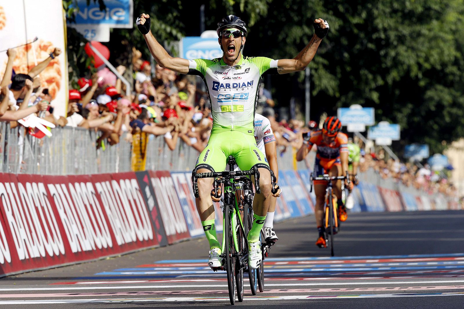 Nicola Boem en su llegada a meta de la décima etapa del Giro.