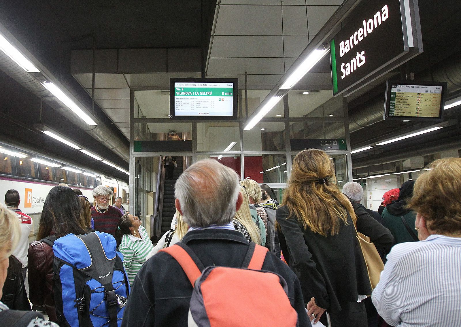 Miles de ususarios de Cercanías de Barcelona, afectados por una avería