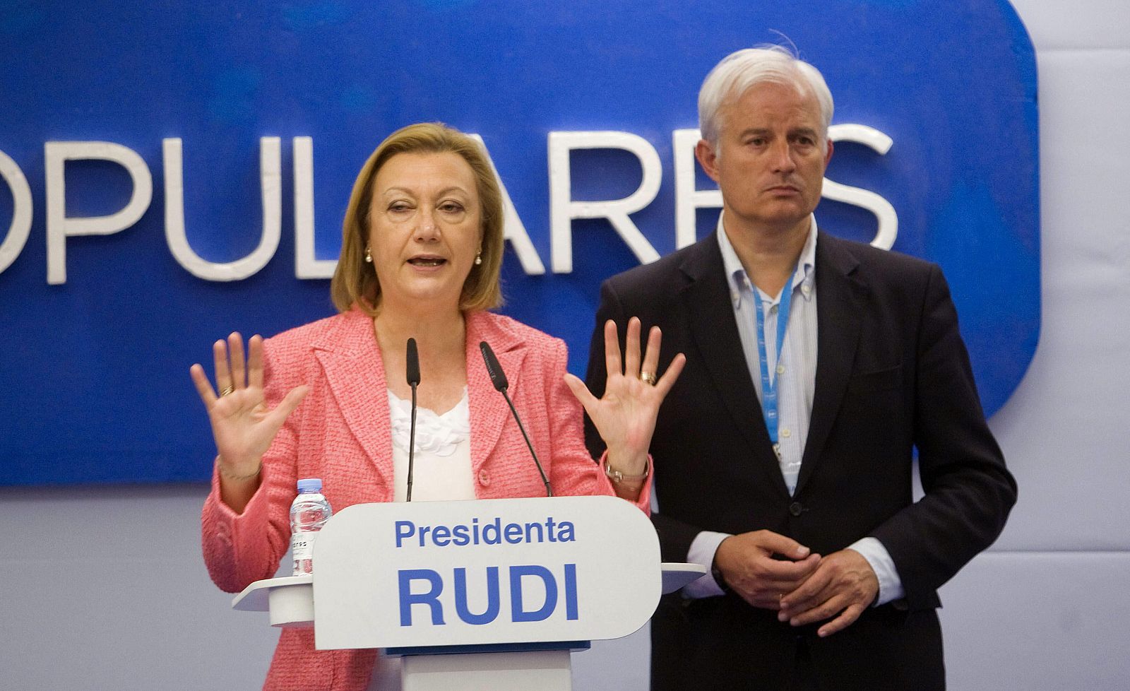 La presidenta de Aragón y candidata a la reelección, Luisa Fernanda Rudi, y el candidato a la alcaldía, Eloy Suárez, comparecen para comentar los resultados electorales.