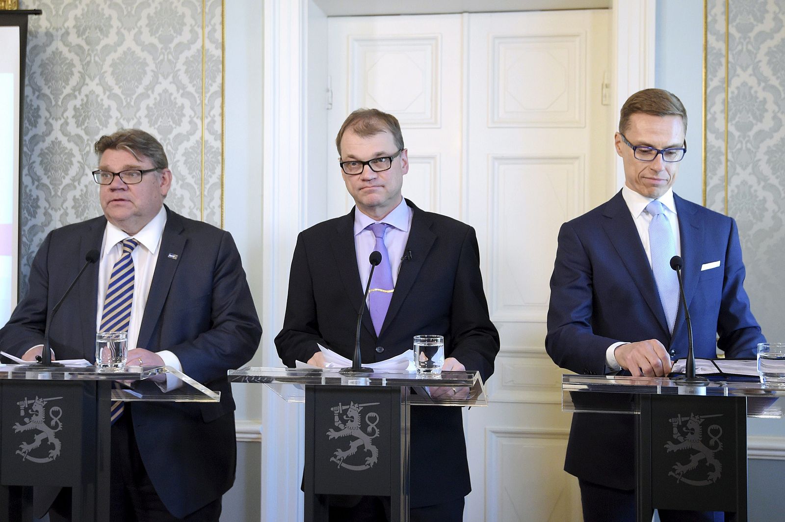 Los líderes de la nueva coalición derechista de Gobierno en Finlandia, de izquierda a derecha Timo Soini, Juha Sipila y Alexander Stubb.