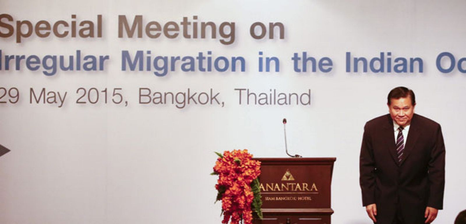 El viceprimer ministro y ministro de Asuntos Exteriores tailandés durante la sesión inaugural de una Reunión Especial sobre Inmigración Irregular en el Océano Índico celebrada en Bangkok.