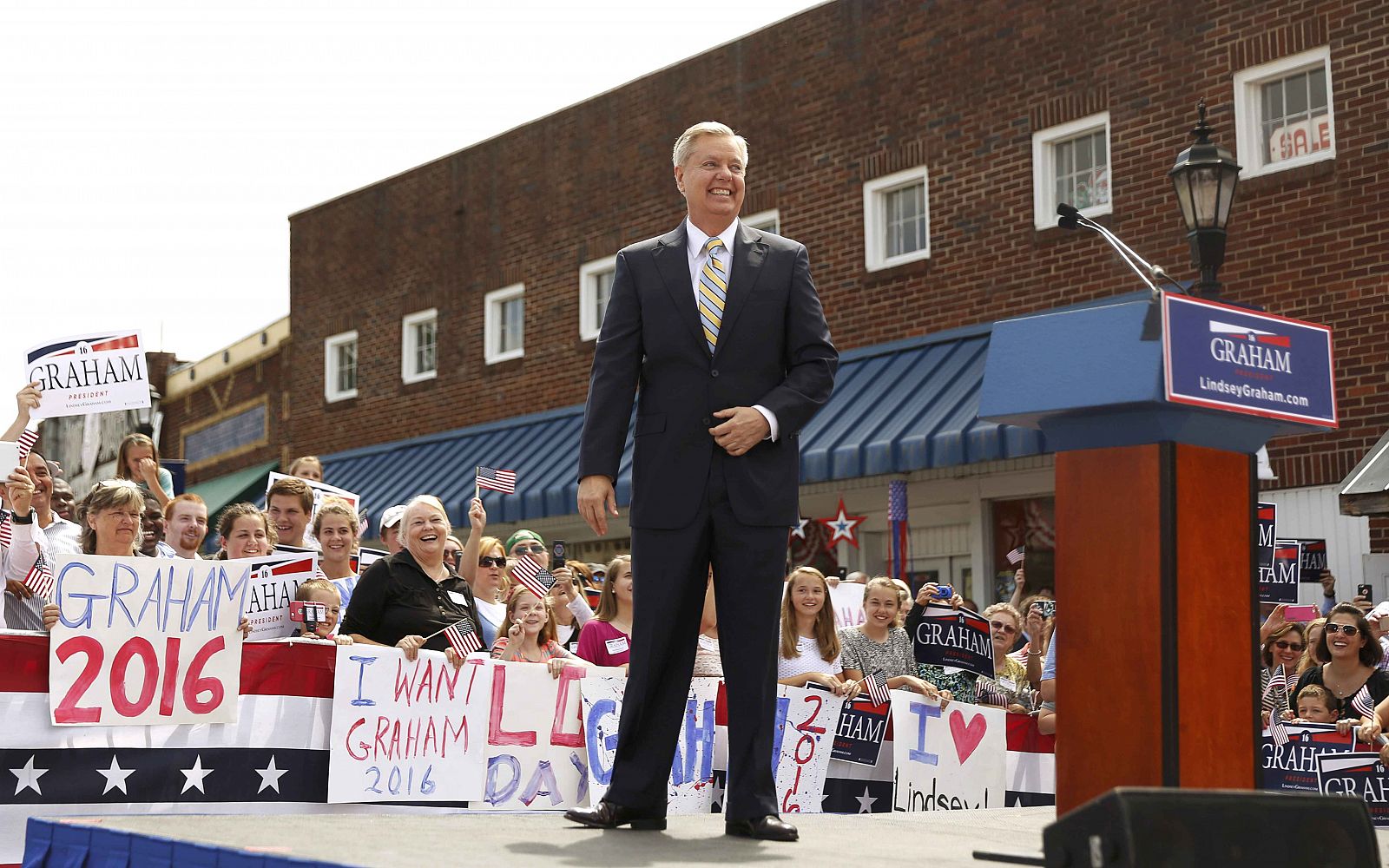 U.S. Republican presidential candidate Graham arrives onstage to formally announce his campaign for the 2016 Republican presidential nomination in Central, South Carolina