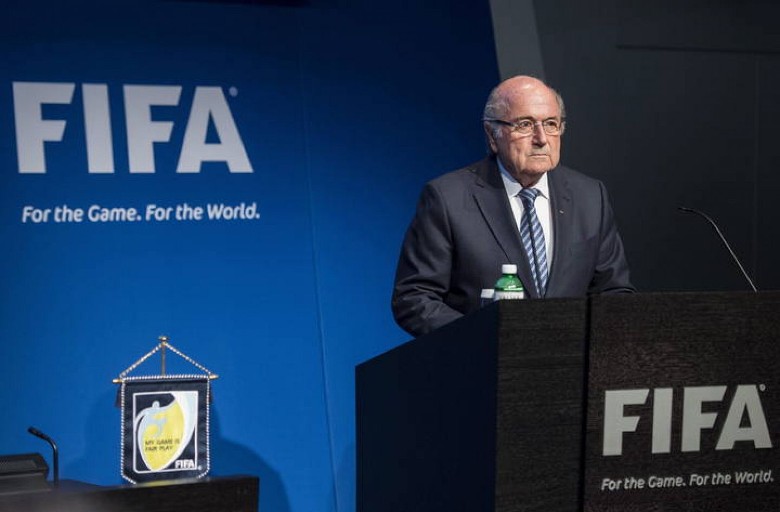Blatter anuncia su dimisión y un congreso extraordinario