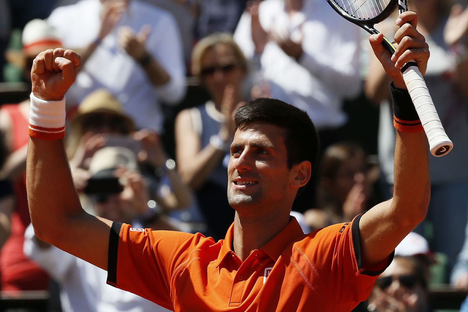 Novak Djokovic celebra su victoria sobre Andy Murray.