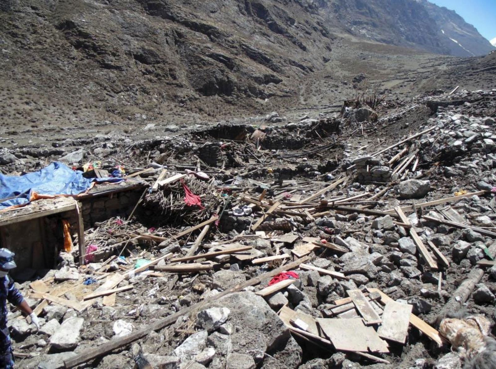 Vista de la destrucción causada por el seísmo en la población de Langtang.