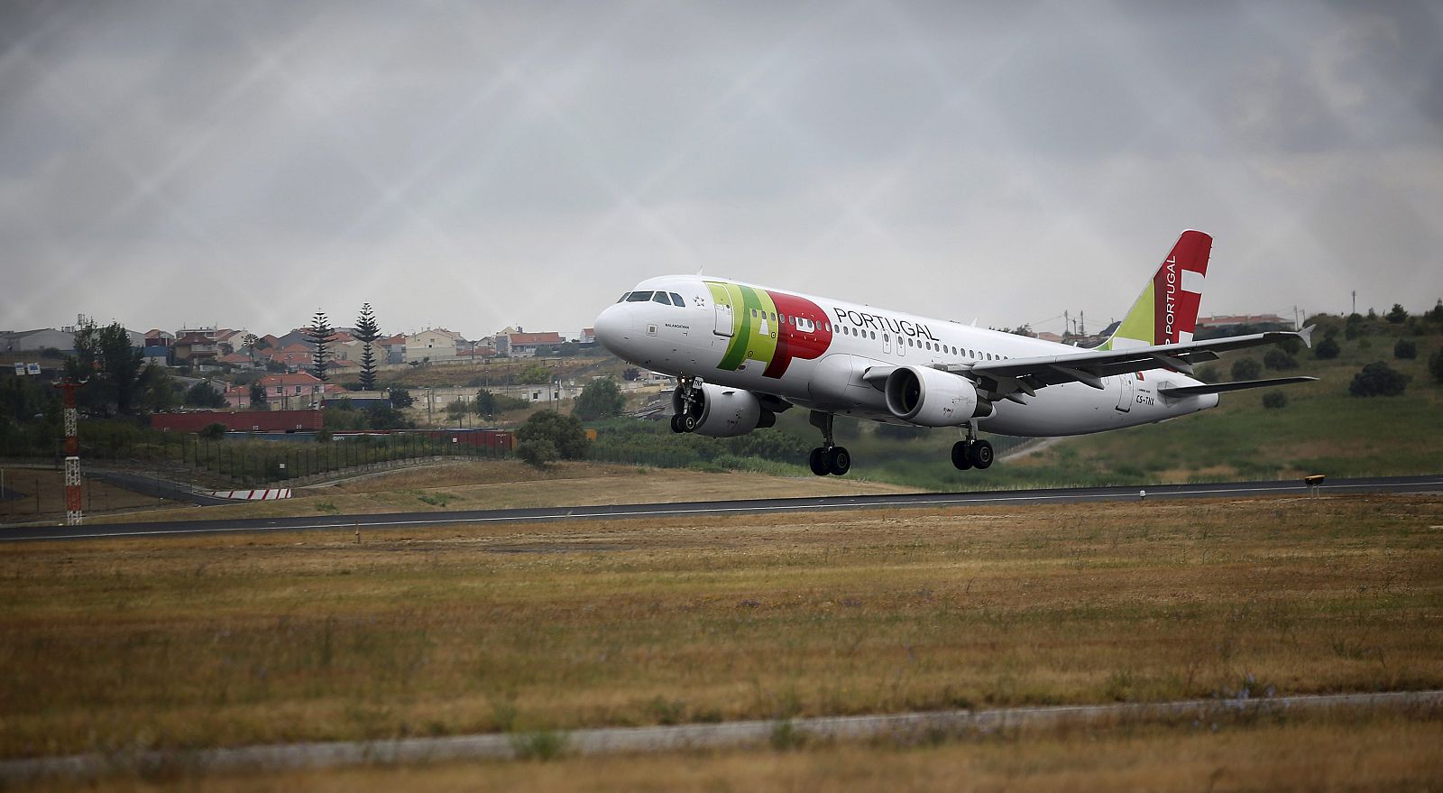 Un Airbus de TAP despega en el aeropuerto de Lisboa