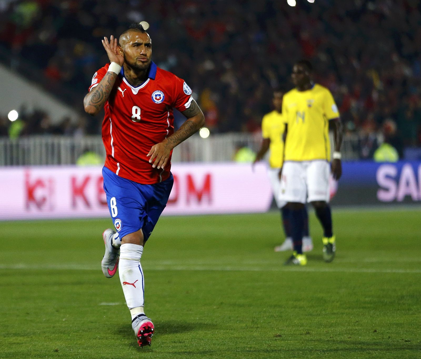 Arturo Vidal celebra el primer gol de su equipo, el primero de la Copa América 2015.