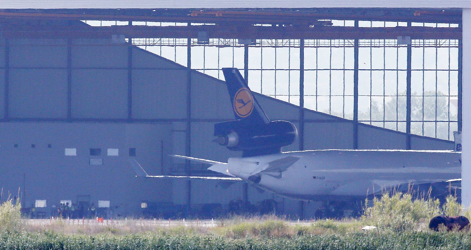 El avión con los restos de treinta víctimas españolas del accidente de Germanwings